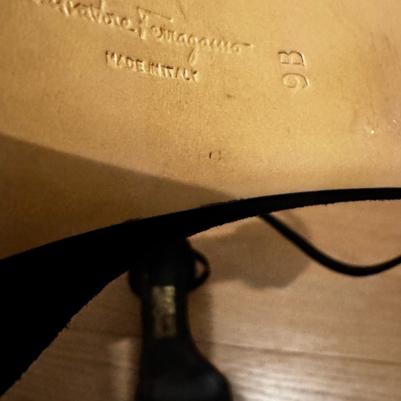 Black Suede pump shoes Salvatore Ferragamo
9B size - Picture 6 of 6